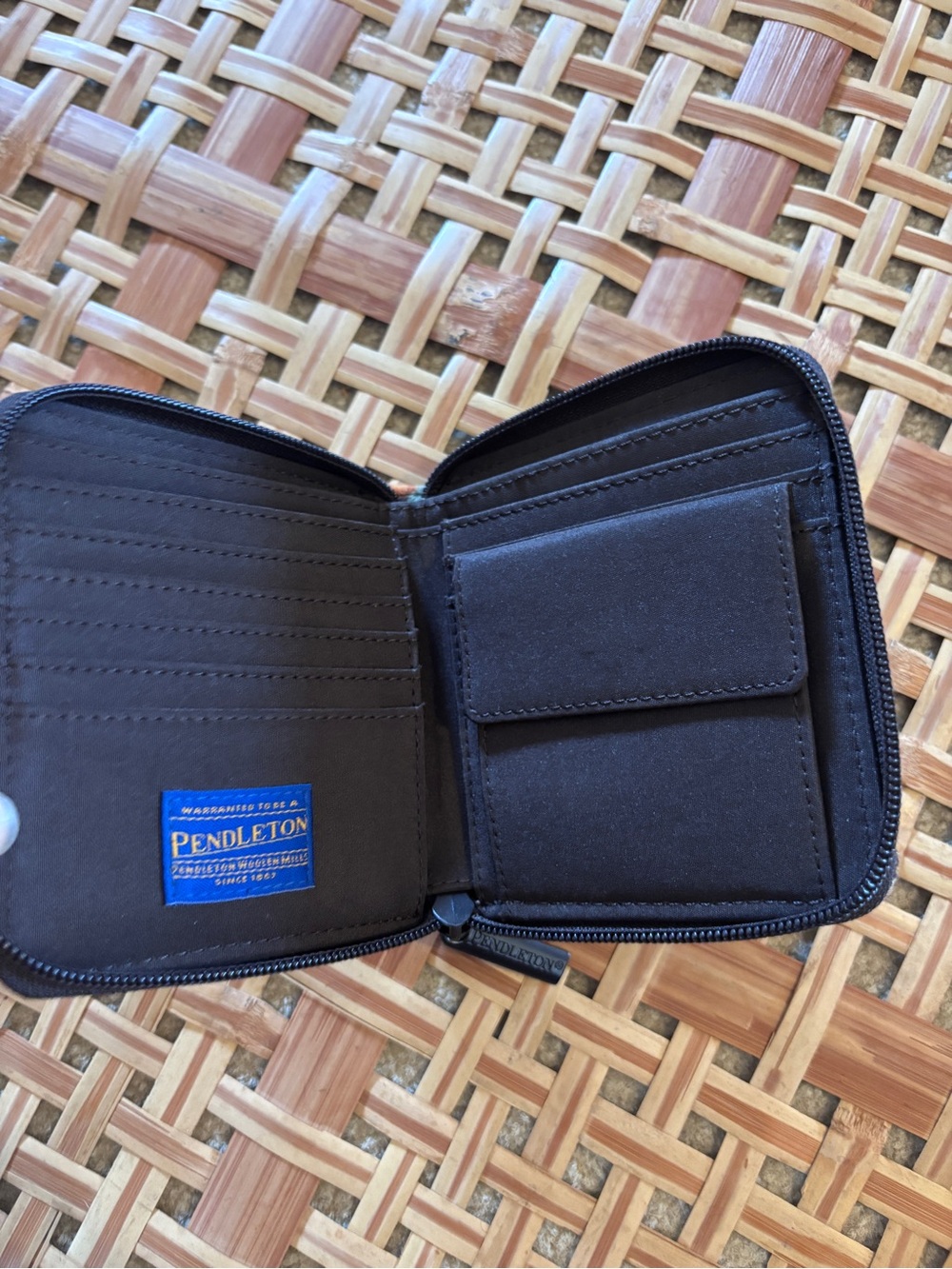 Pendleton Wool Zippered Wallet - Picture 3 of 4